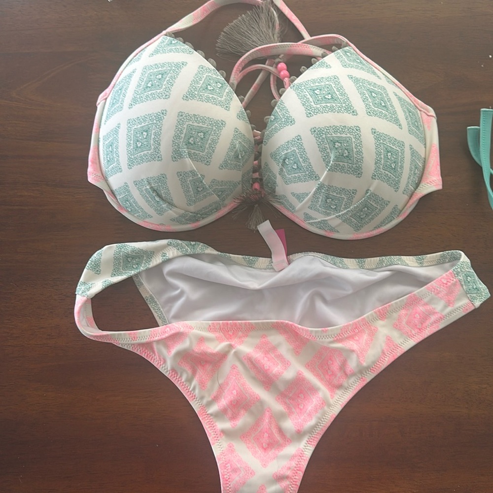 Victoria’s Secret bikini never worn. Interchangeable with other bikini on page.